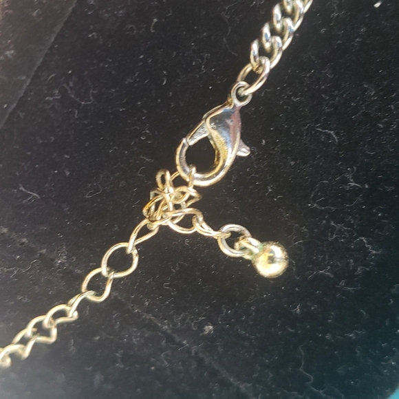 Karin Russel Elegant Gold Floral Necklace
21" - Picture 4 of 9